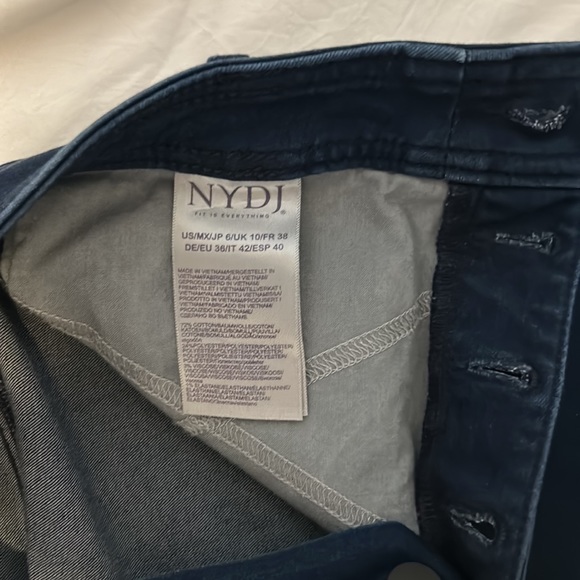 NYSJ button fly dark blue jeans. - Picture 4 of 6